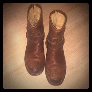 Frye Phillip Harness short vintage boots, size 8